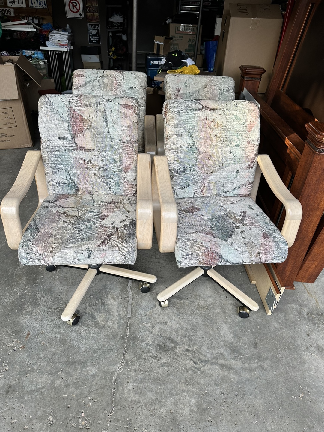 FREE CHAIRS - photo 3