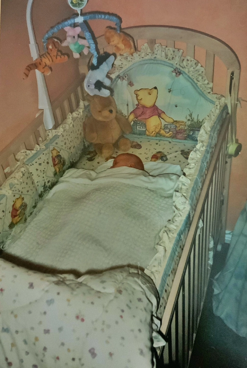 ⭐️Beautiful, solid oak wood crib made in Canada Karrot