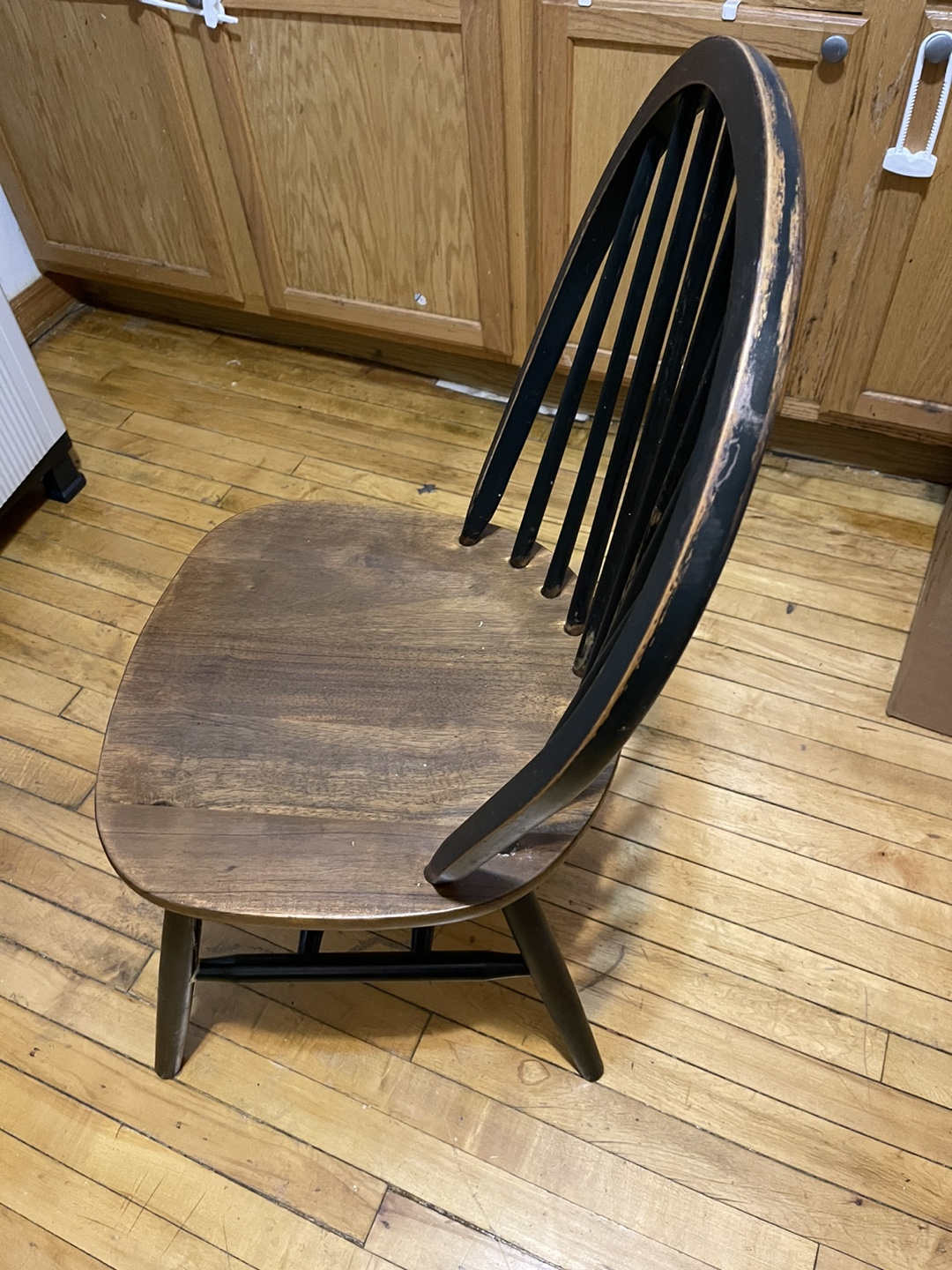 Round Pedestal Table with Two Chairs - photo 2