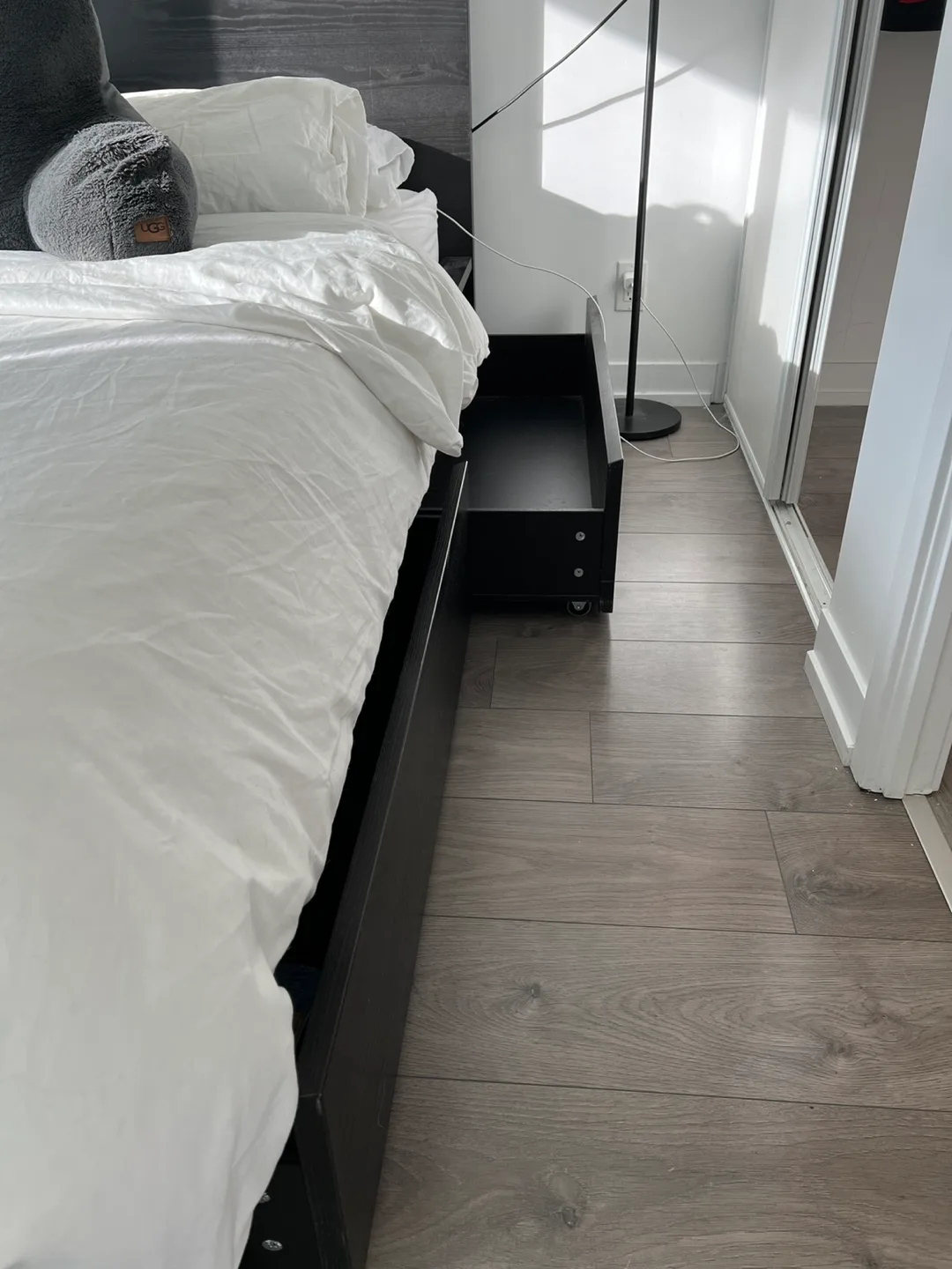 IKEA MALM Queen Bed Frame with Storage Drawers image indicator(4)