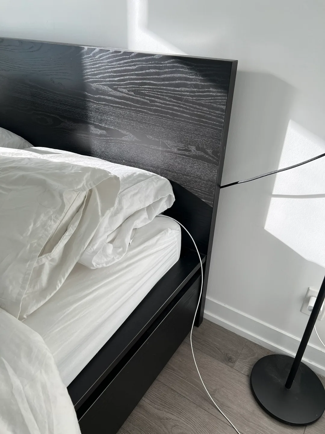 IKEA MALM Queen Bed Frame with Storage Drawers image indicator(7)