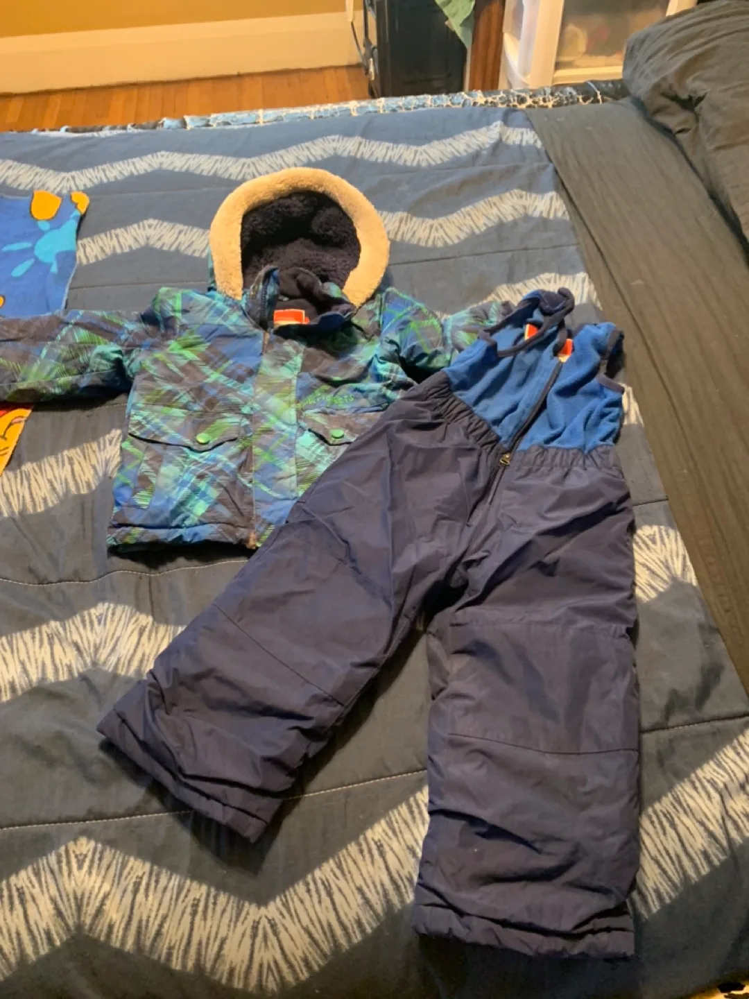 Kids' Size 2T Ski Jacket and Bibs image indicator(2)