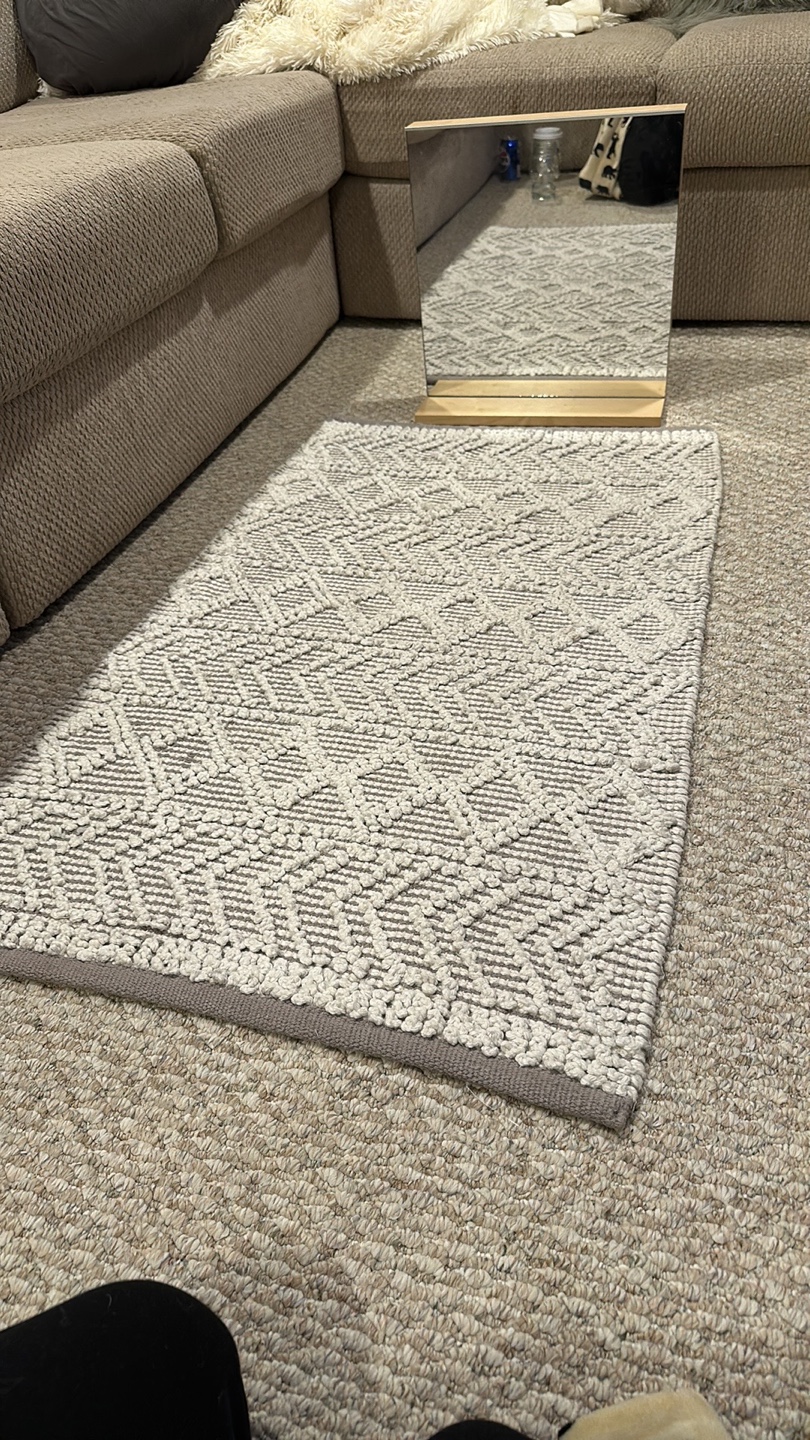 Grey and White Area Rug - photo 2