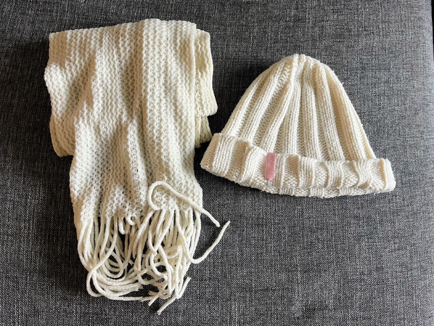 Free scarf and toque thumbnail