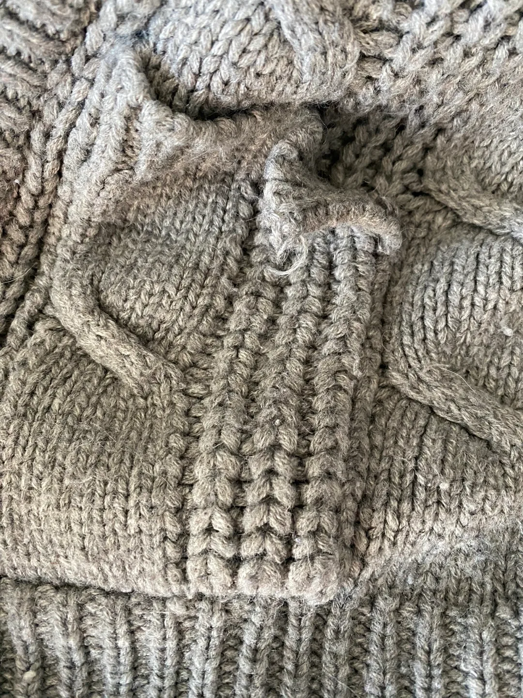 Grey hooded Cable Knit Cardigan image indicator(2)