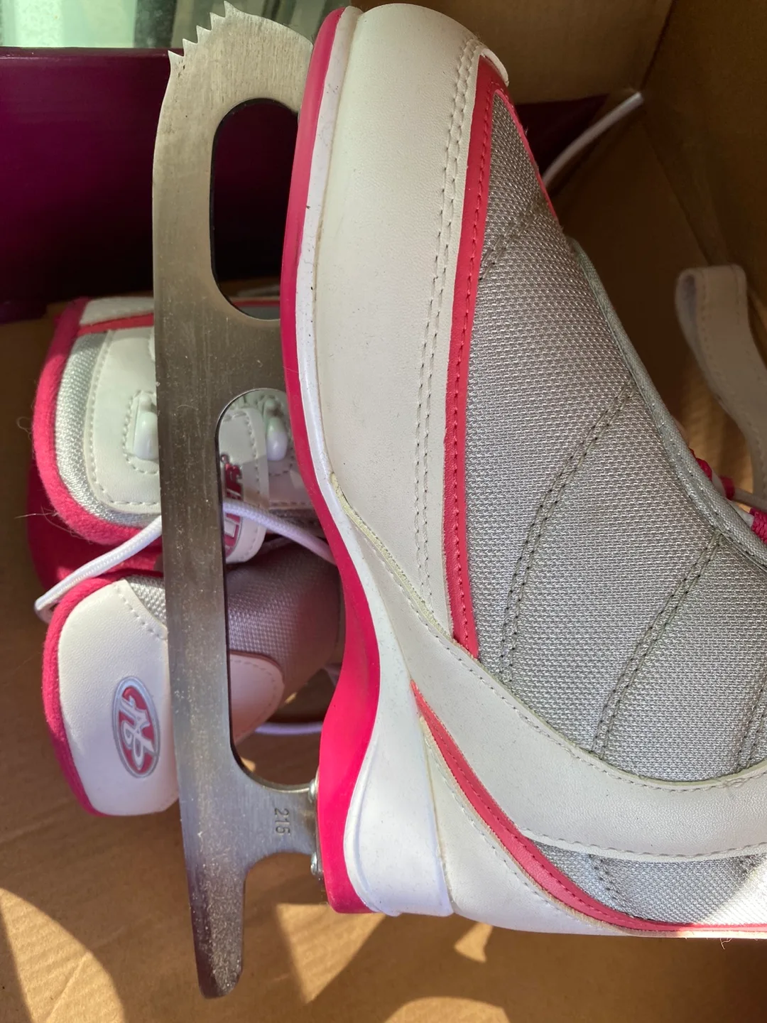 NEW VIC Frost Girls Figure Skates Size J2 image indicator(2)