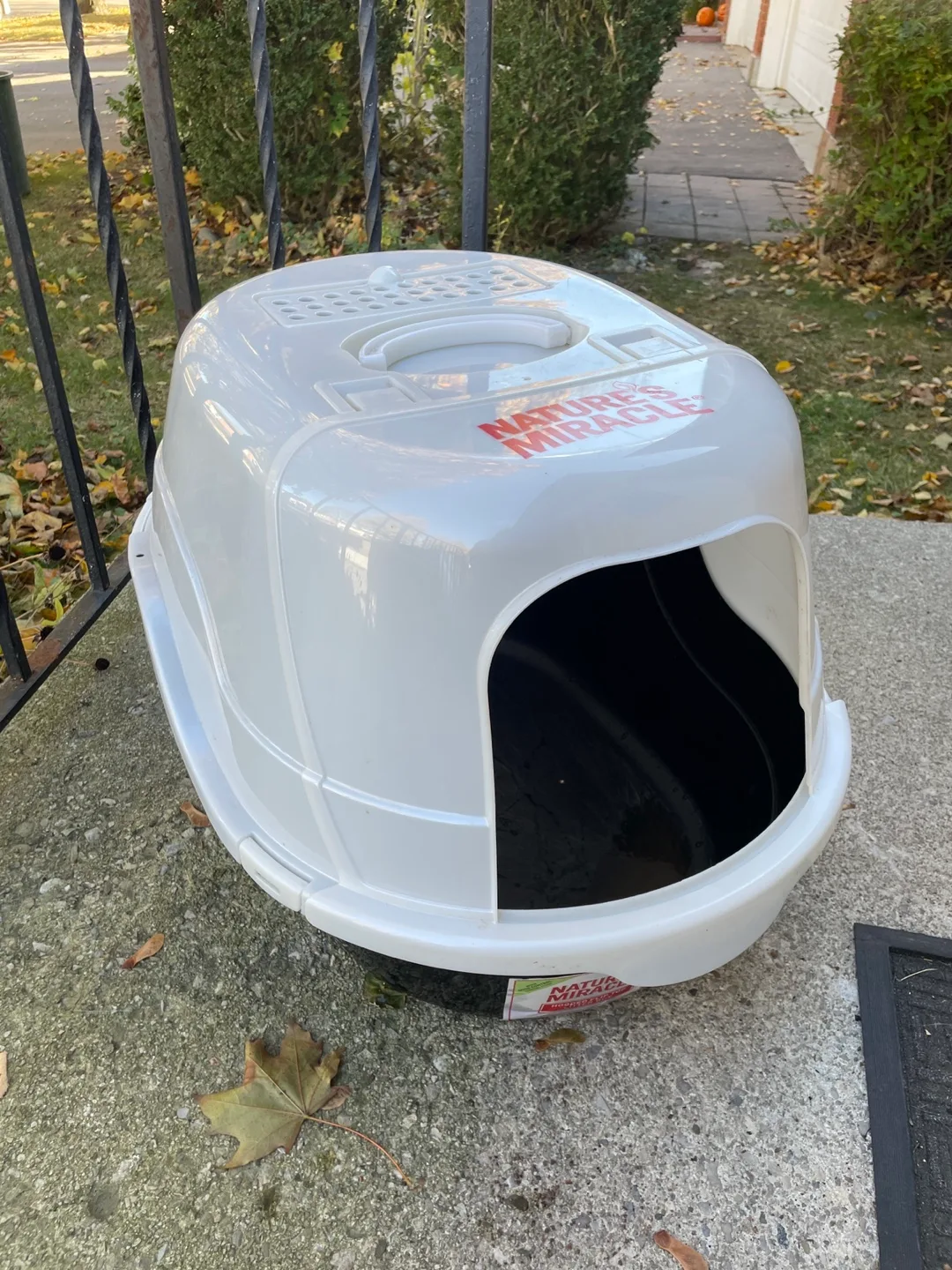 Nature's Miracle Covered Cat Litter Box thumbnail