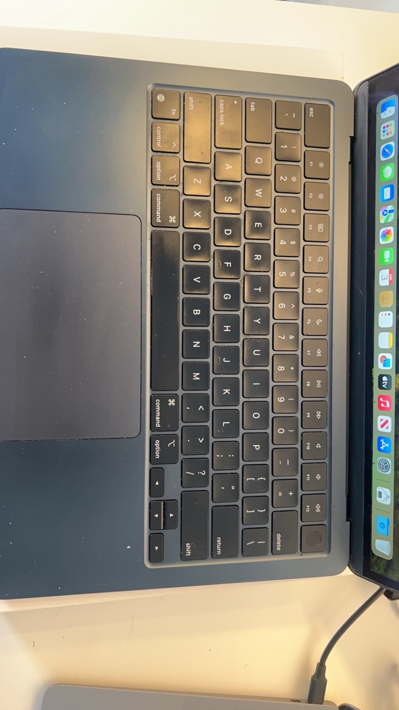 2023 MacBook M2 air(8gb ram 512ssd) - photo 2