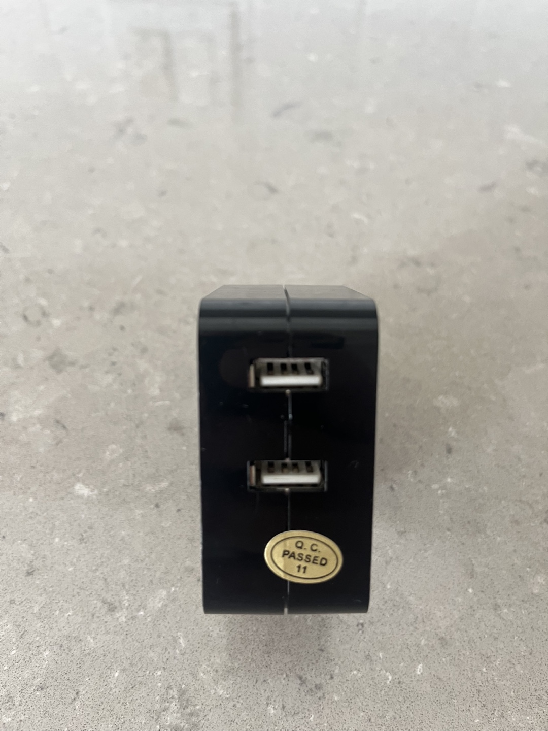 VIVANCO Dual USB Travel Adapter - photo 2