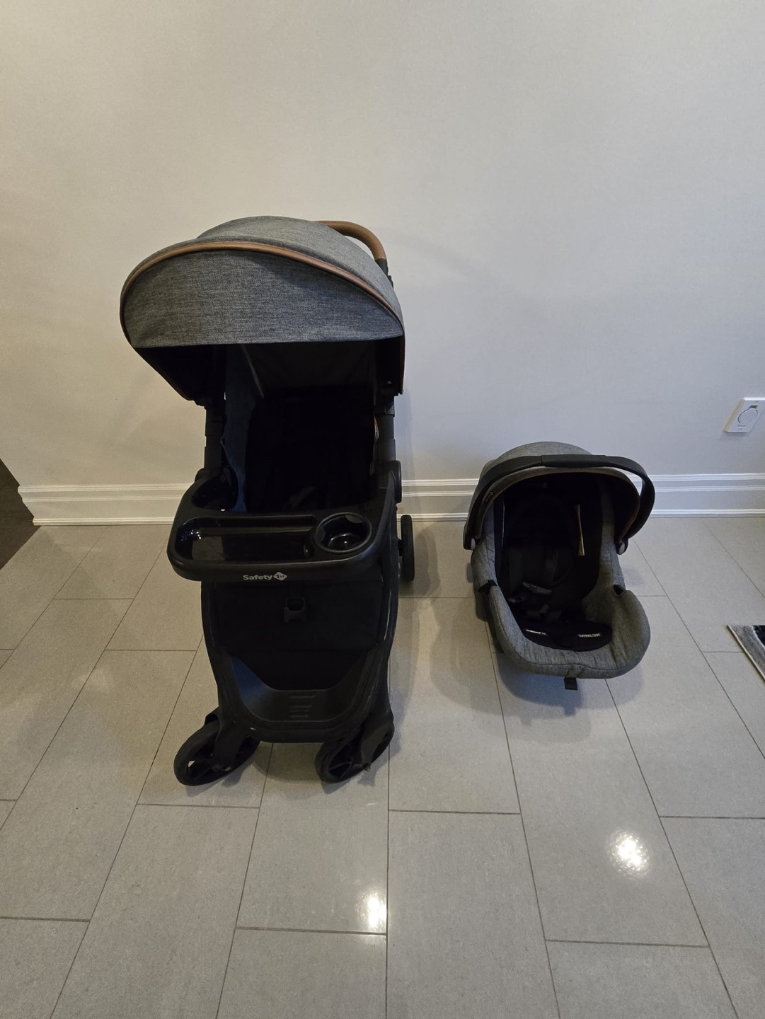 Safety 1st  Travel System