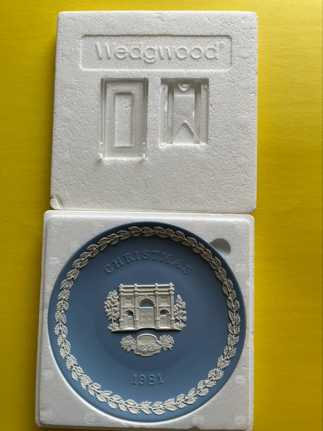 Wedgwood Christmas Plate (Authentic & New) image indicator(2)