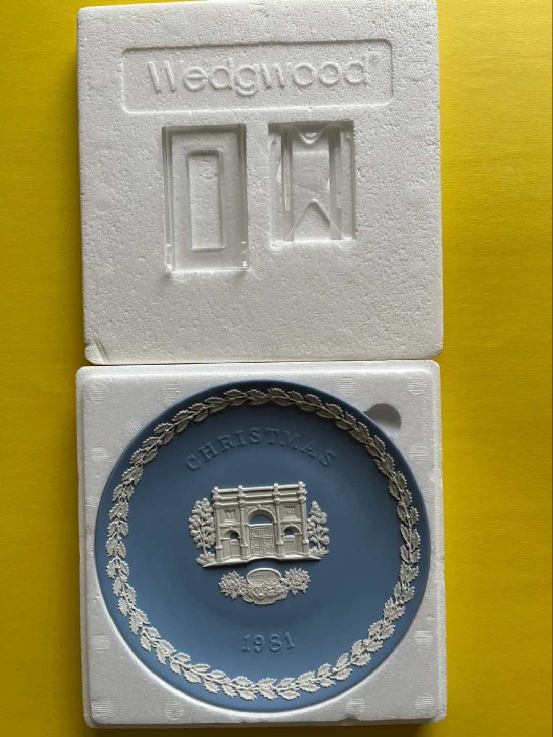 Wedgwood Christmas Plate (Authentic & New) image indicator(3)