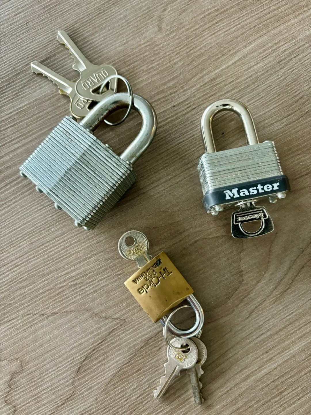 Lot of 3 Padlocks with Keys image indicator(2)