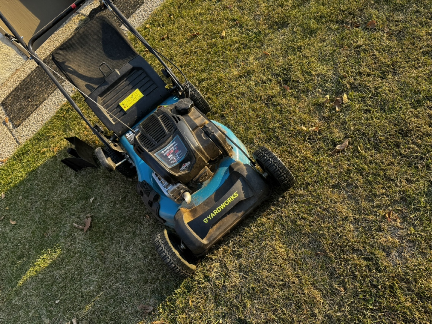 Yardworks Gas Lawn Mower - photo 3