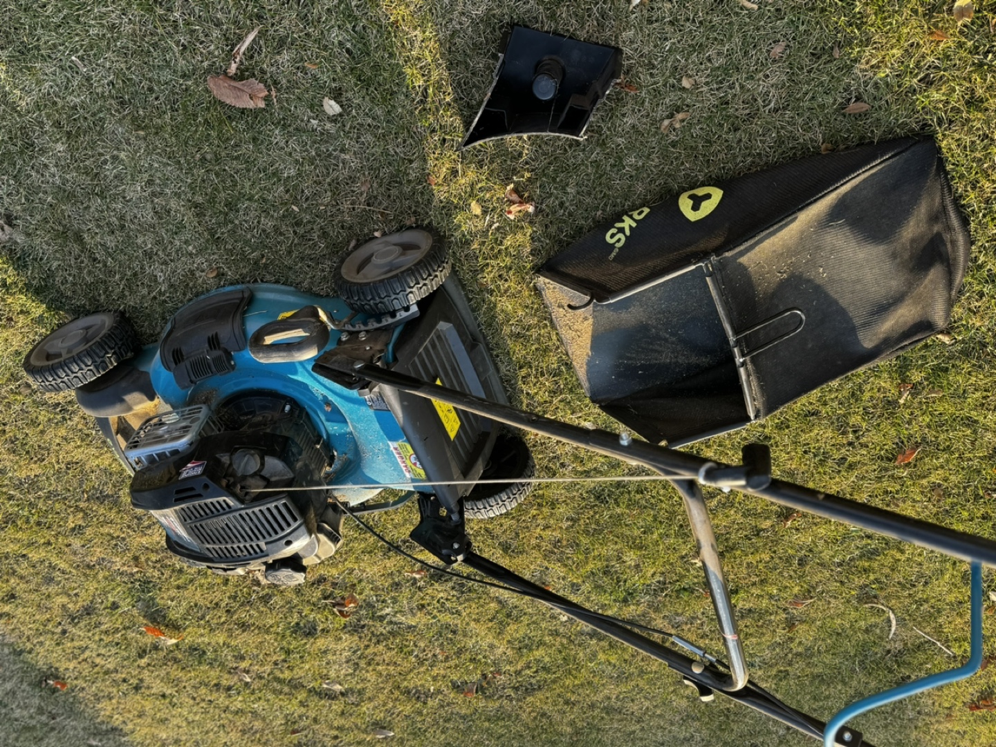 Yardworks Gas Lawn Mower - photo 5