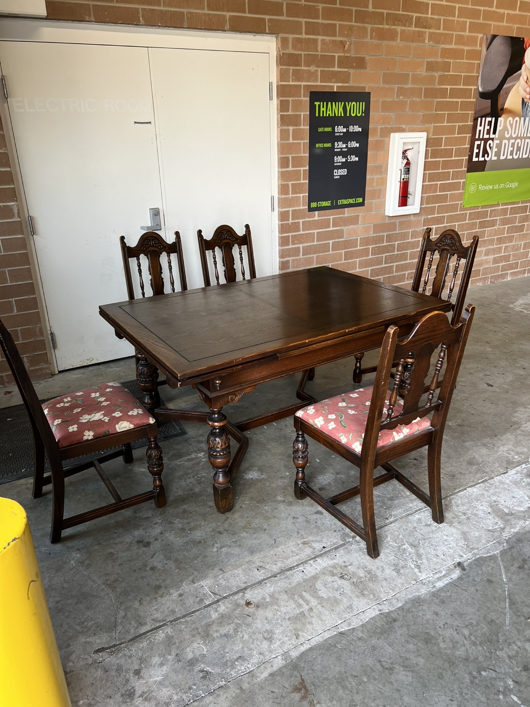 Antique dining table w/2 leaves built in and 5 chairs
