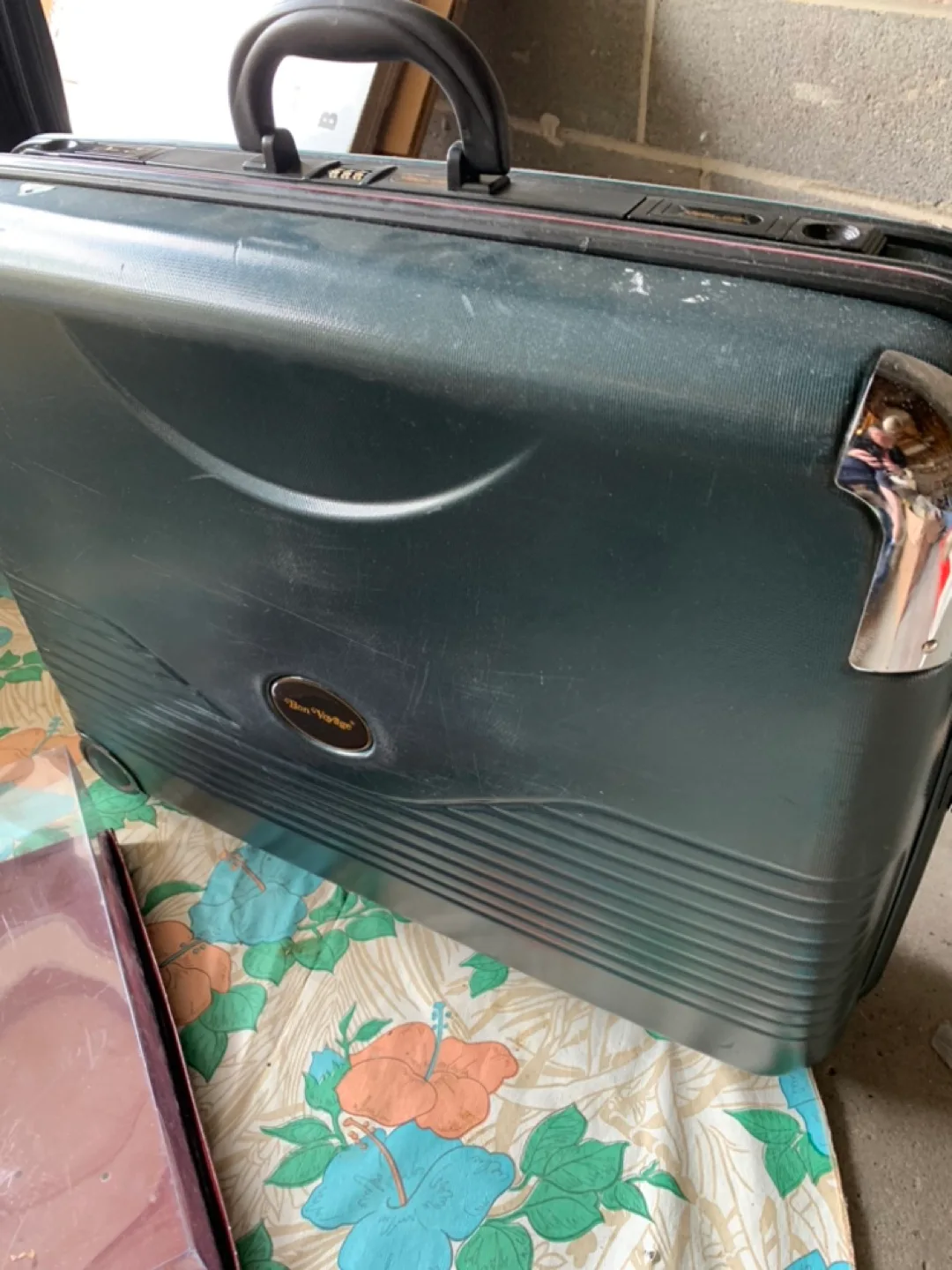 Bon Voyage Suitcase - Hardshell thumbnail