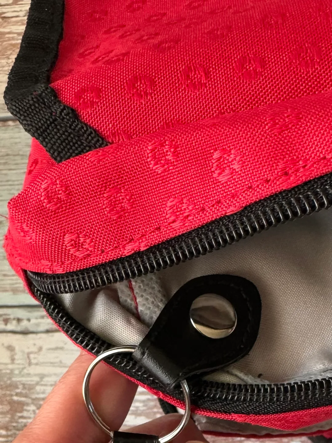 Heys Red Body Bag image indicator(7)