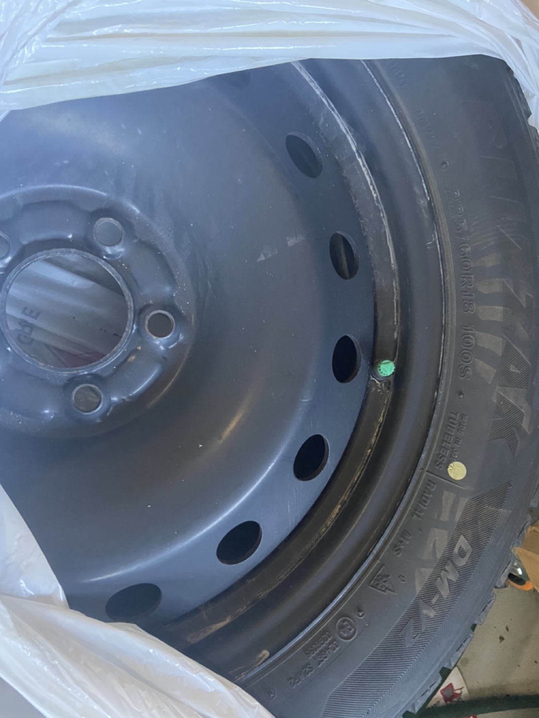 Set of 4 Blizzak DM-V2 Winter Tires - photo 3