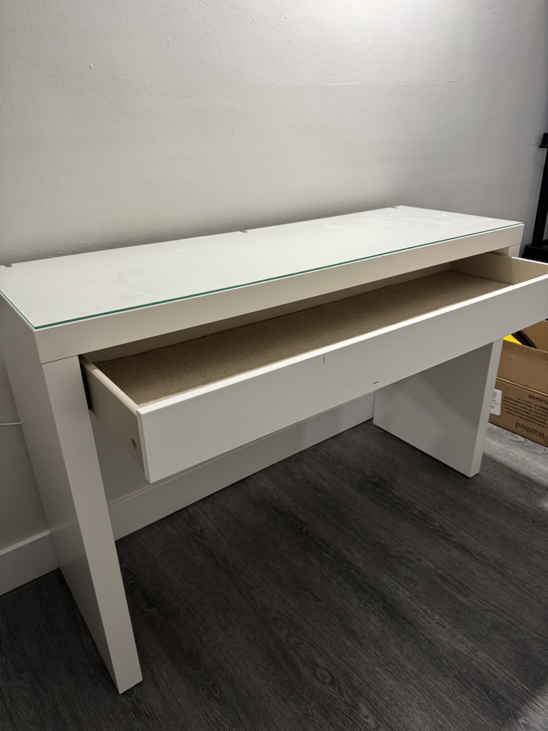 White Vanity Table - photo 3