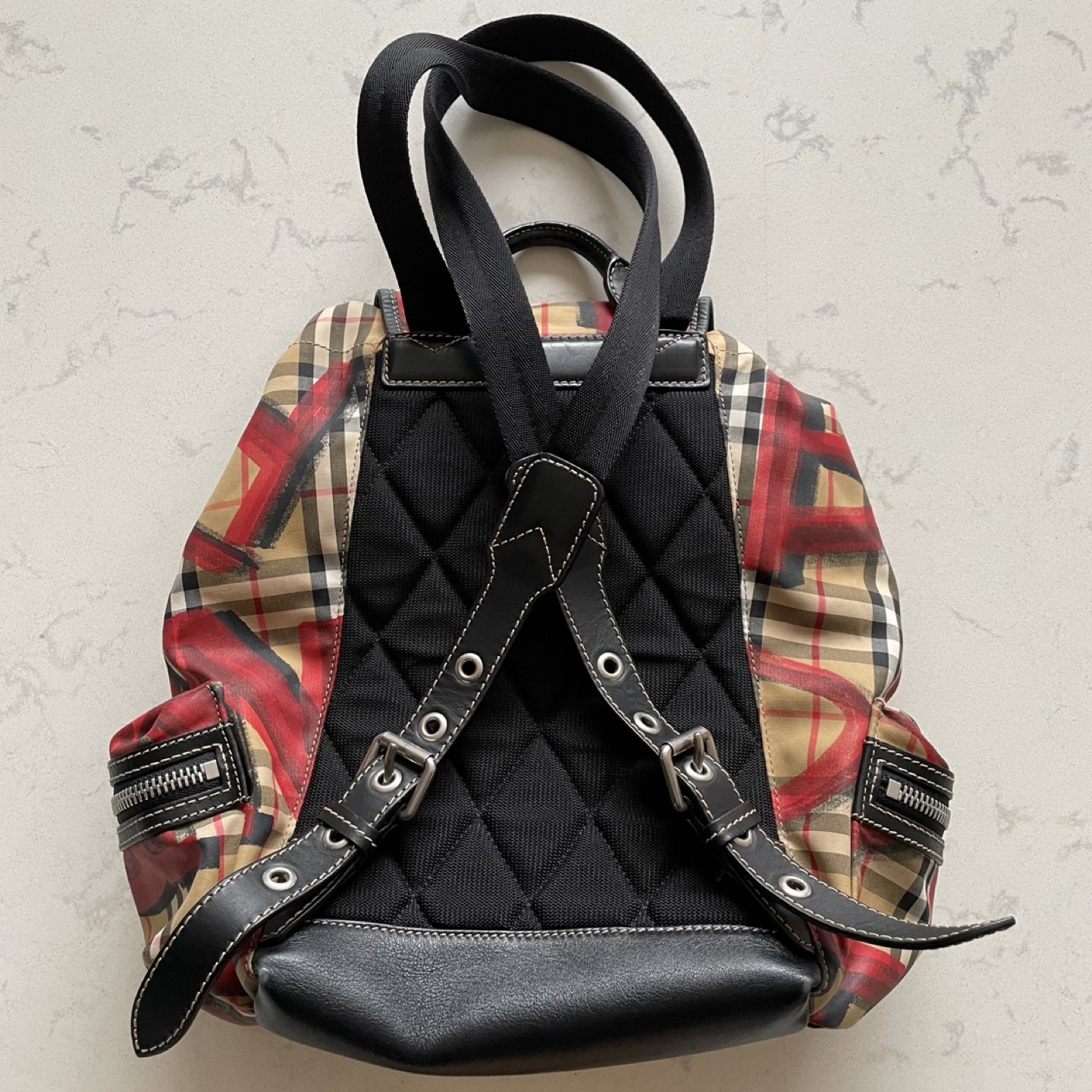 Burberry vintage, graffiti print backpack, excellent condition - photo 4