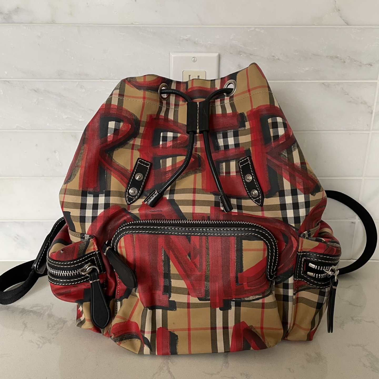 Burberry vintage, graffiti print backpack, excellent condition - photo 5