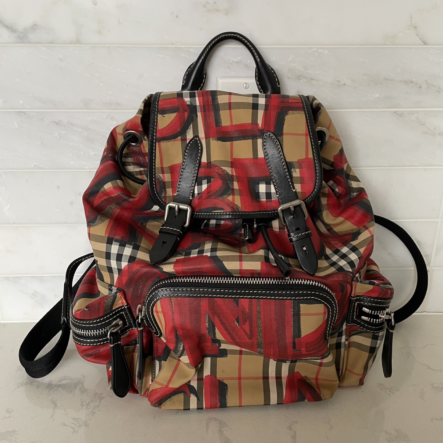Burberry vintage, graffiti print backpack, excellent condition
