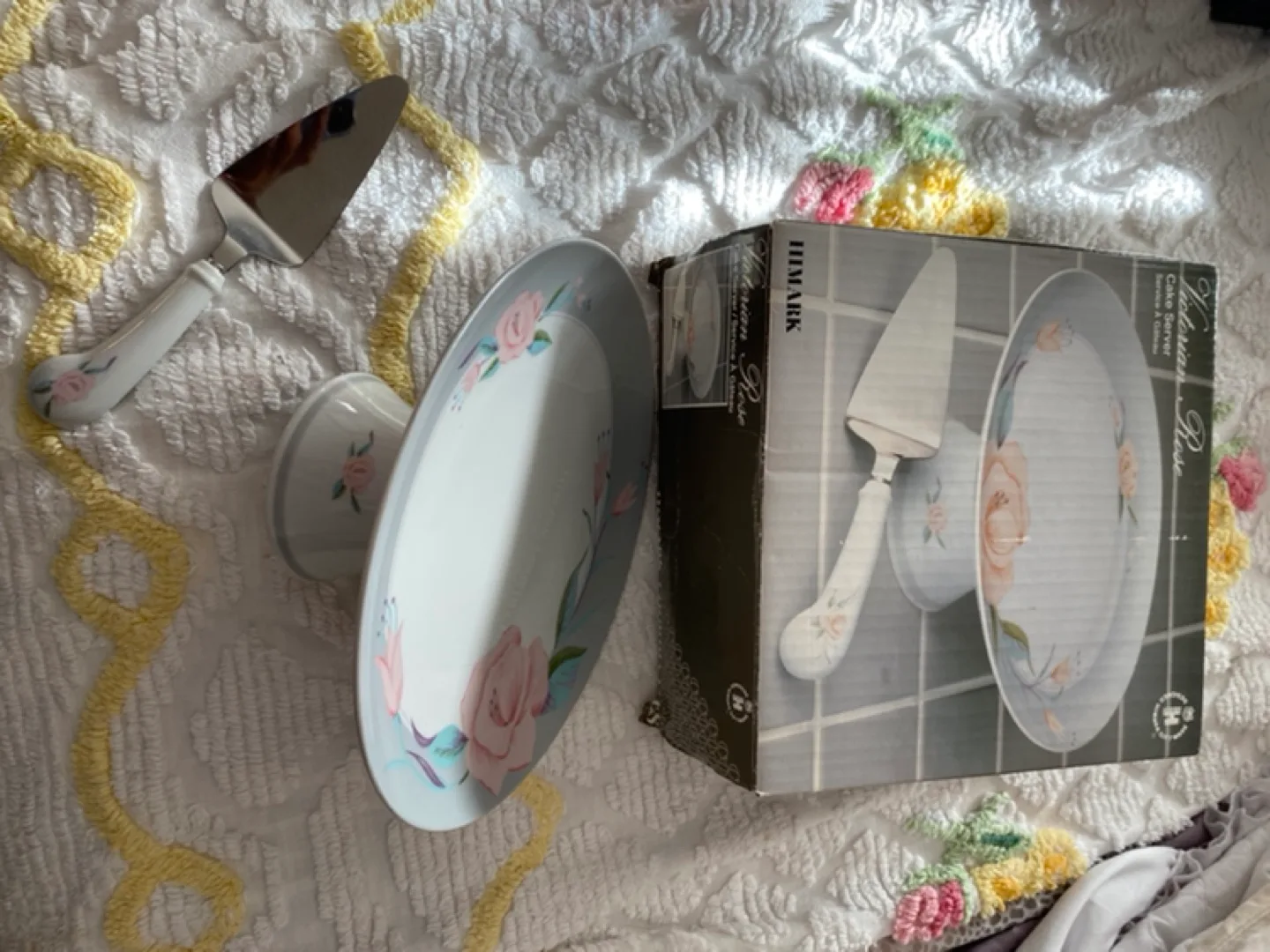 Victorian Rose Cake Stand image indicator(3)