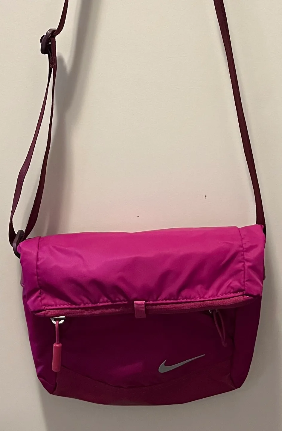 Nike Pink Crossbody Bag image indicator(4)
