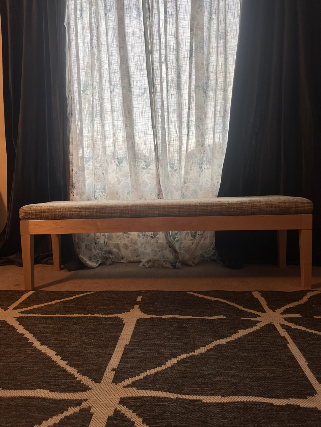 Everyday use strong and stylish entryway bench