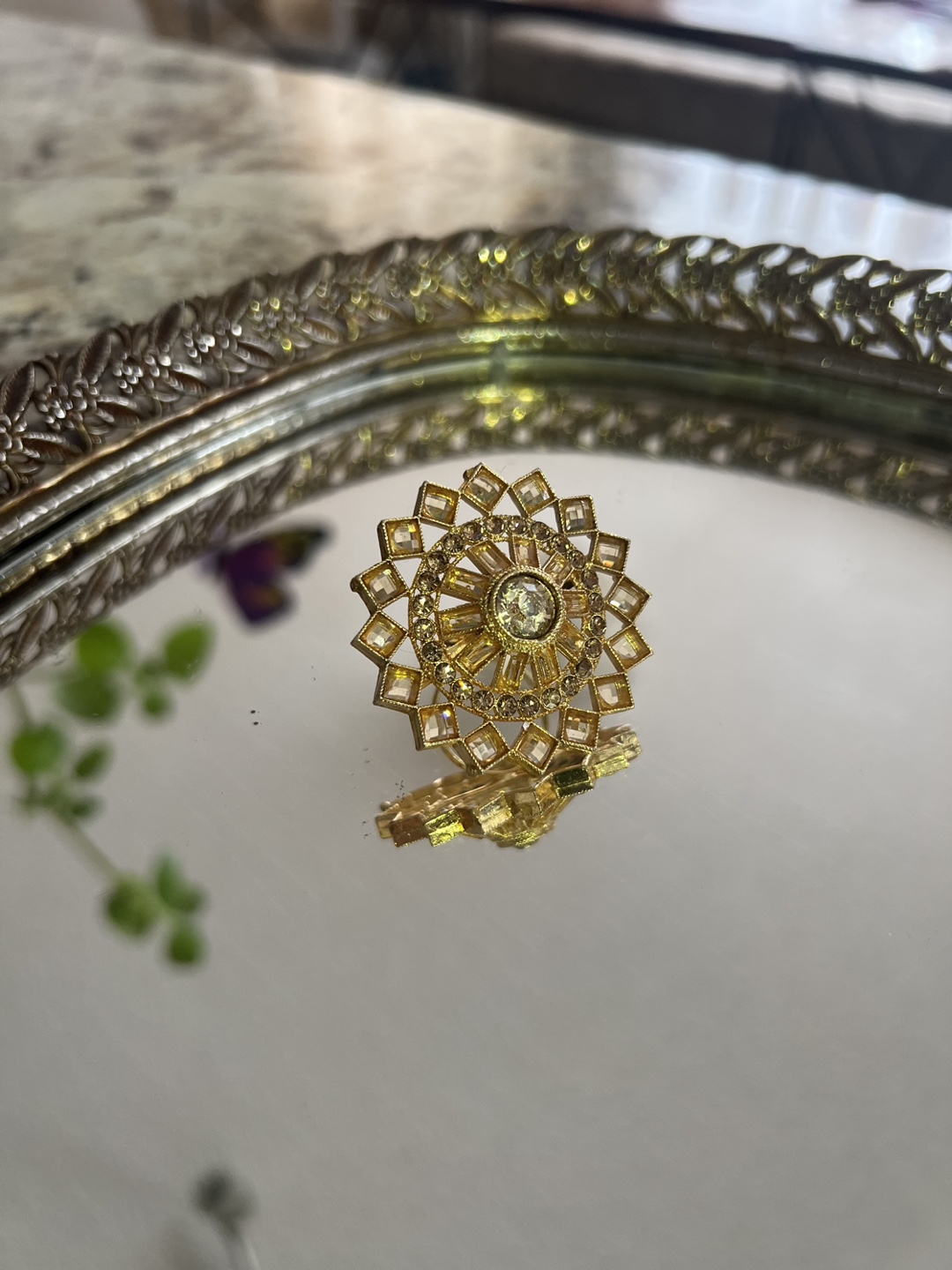 Gold Tone new ladies ring with emerald kundan style - photo 3