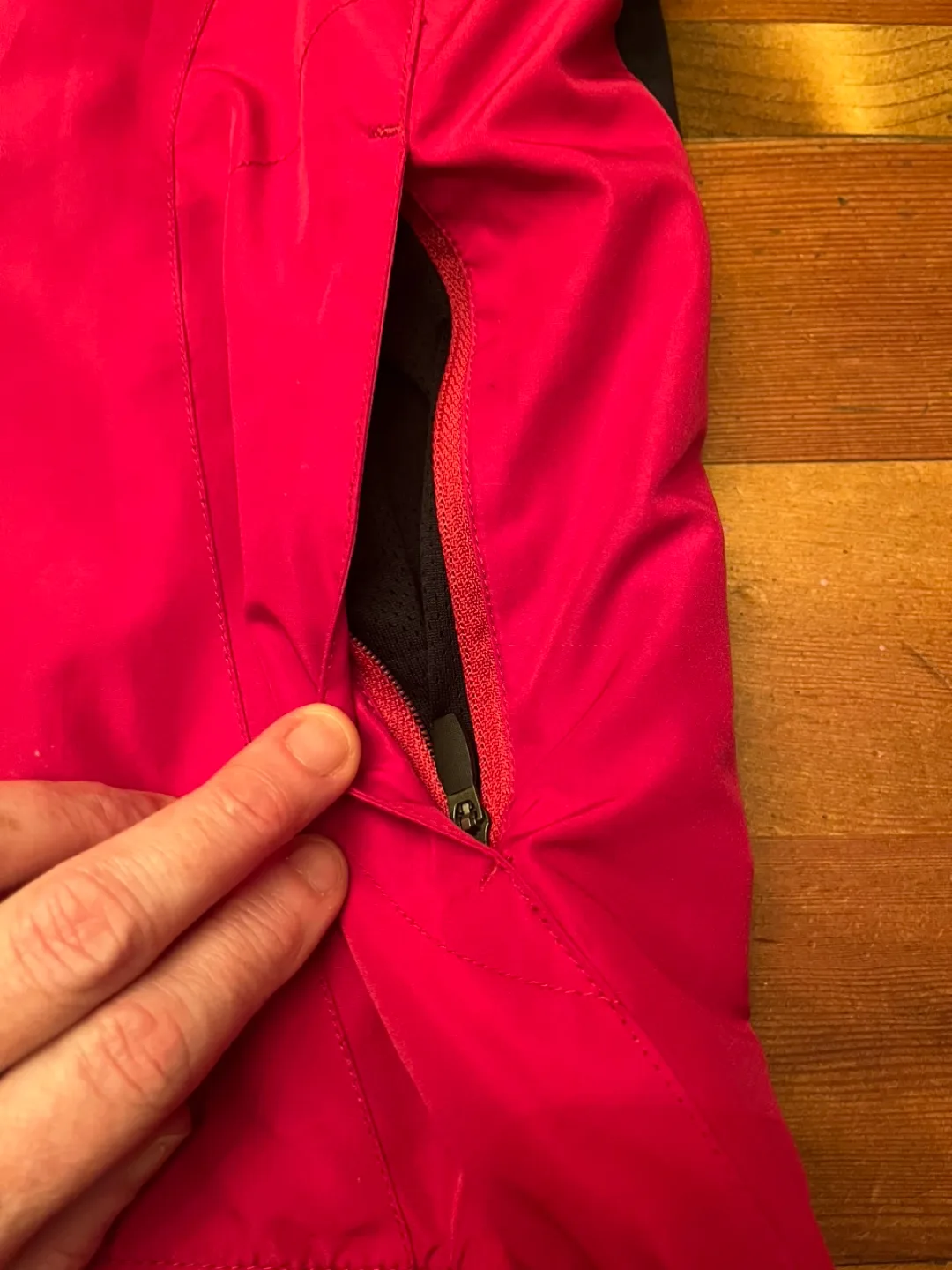 Sugoi Women's Cycling/Running Jacket image indicator(4)