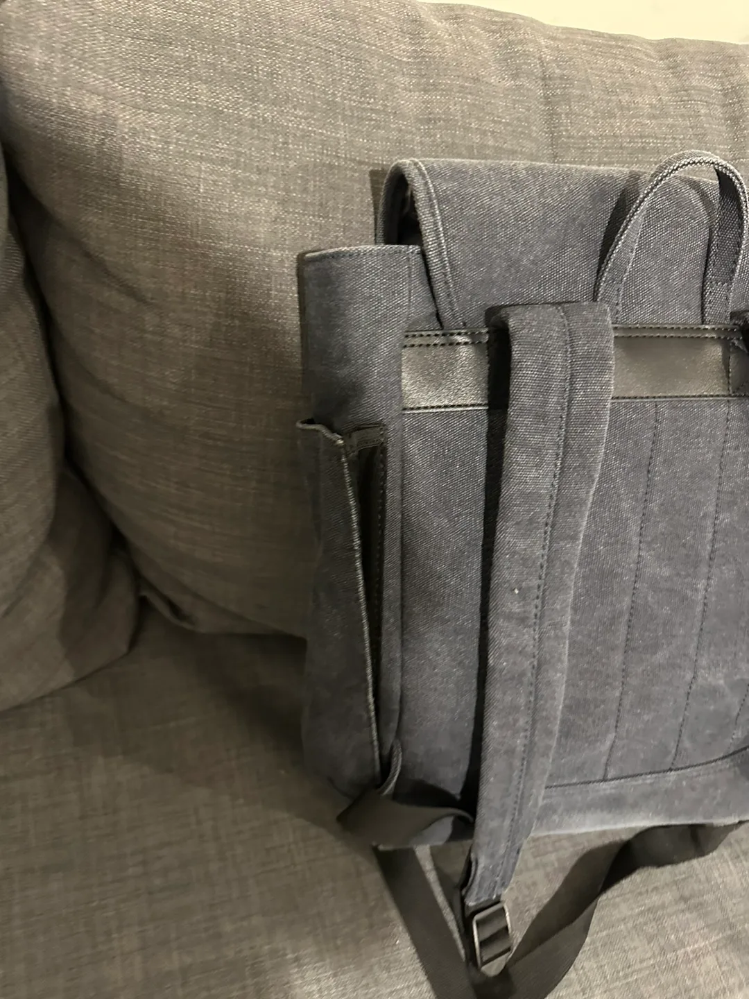 Kenneth Cole Reaction Backpack image indicator(2)