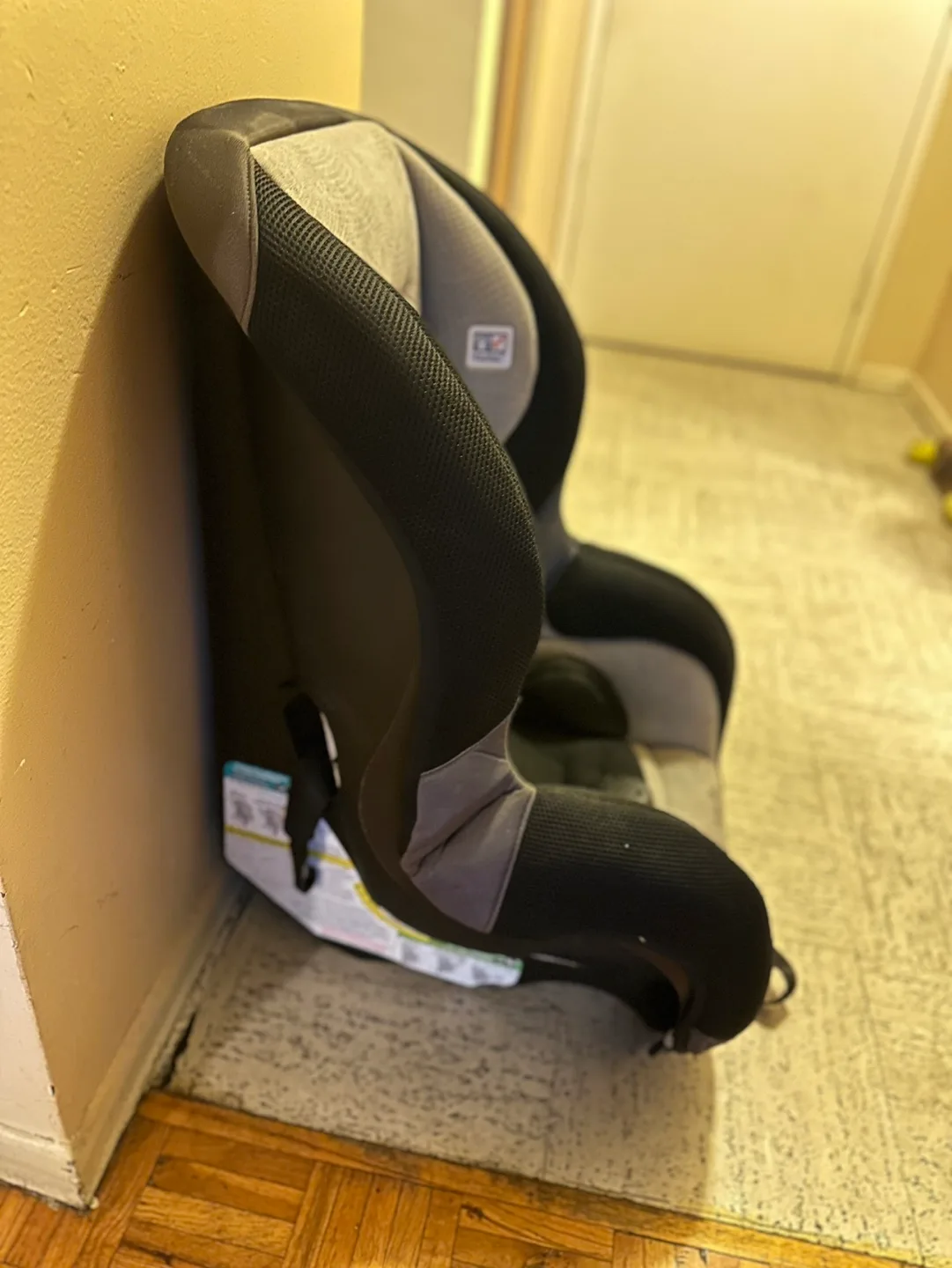 Evenflo Car Seat (Baby & Kids) image indicator(2)