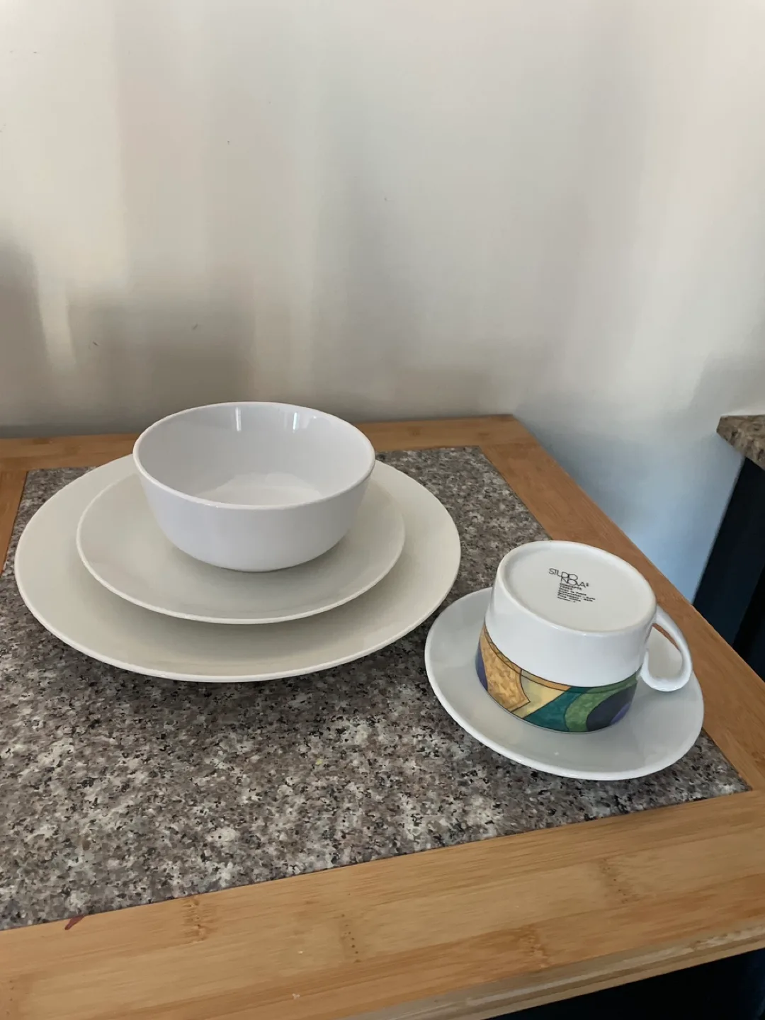 5 Piece Dinnerware like new image indicator(2)