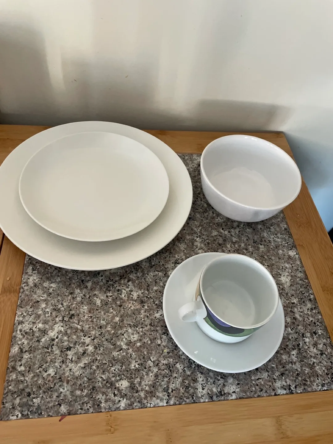 5 Piece Dinnerware like new image indicator(3)