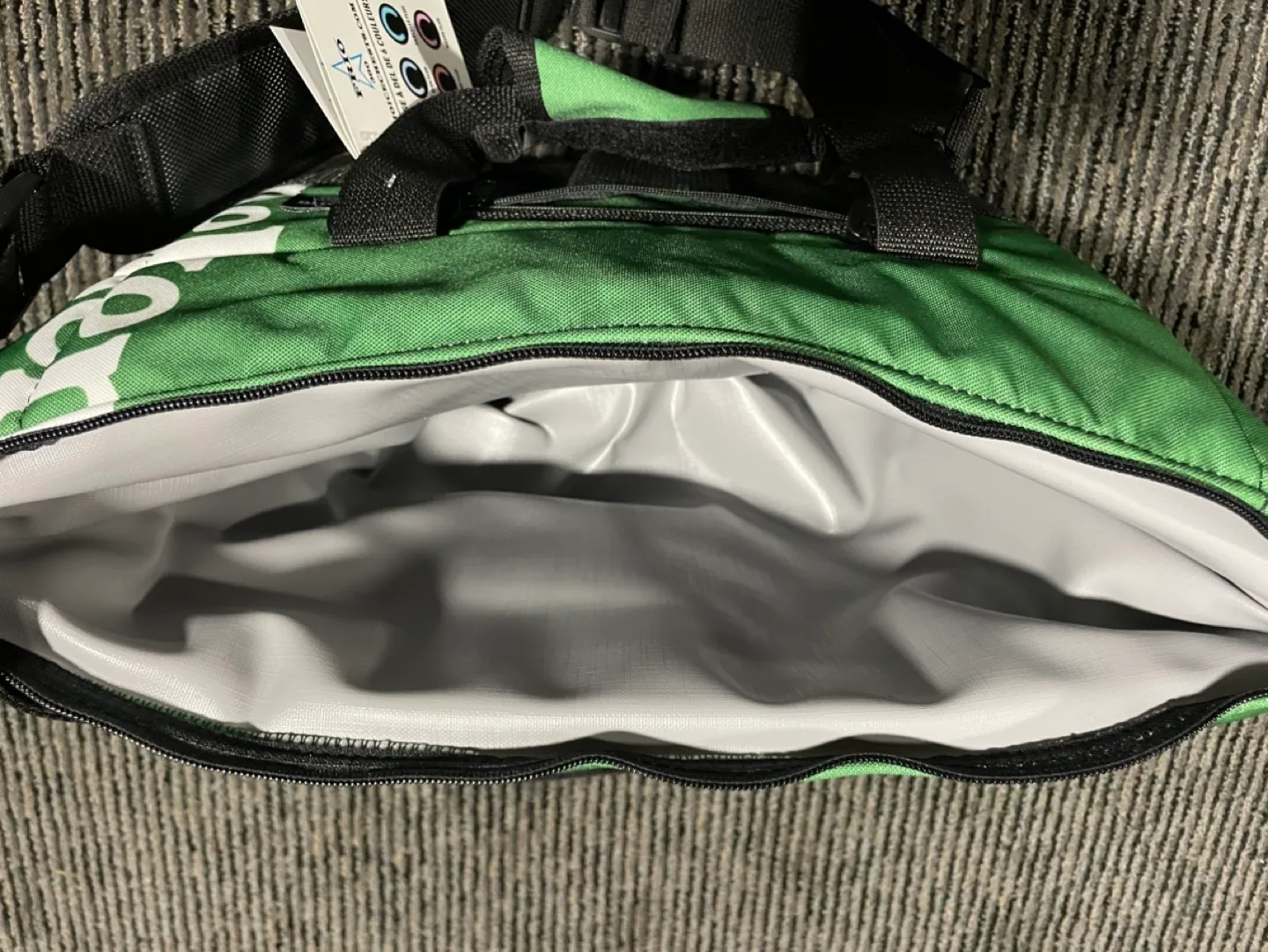 Heineken Cooler Bag with Built-In Bluetooth Speaker image indicator(3)