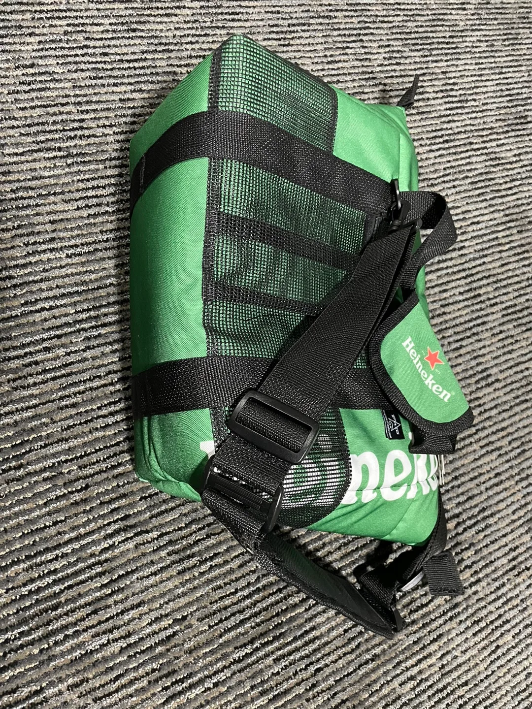 Heineken Cooler Bag with Built-In Bluetooth Speaker image indicator(2)
