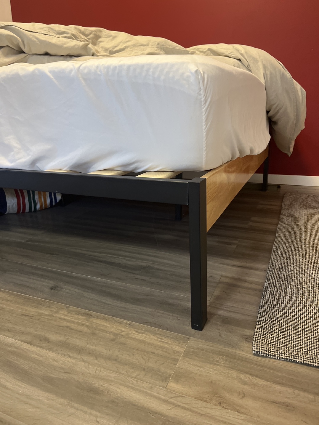 Queen Size Bed Frame with Headboard - photo 3