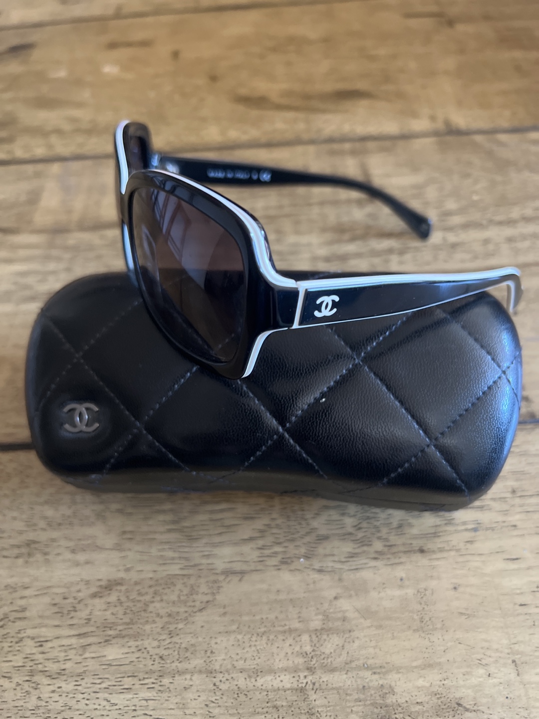 Chanel Sunglasses Black with White Trim - photo 2
