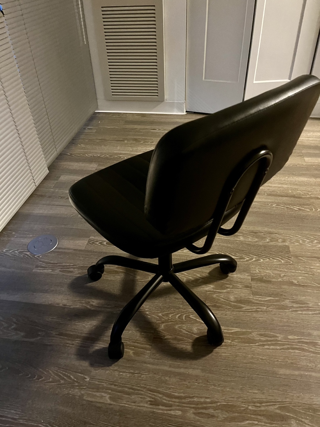 Adjustable office desk and Black Office Chair - photo 4