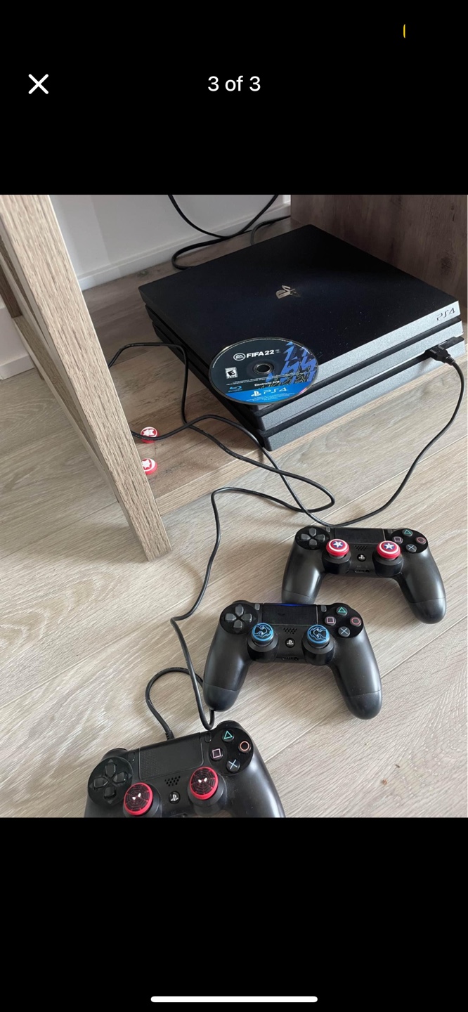 PS4 Pro + 4 Controllers + Carrying Case + Fifa 22