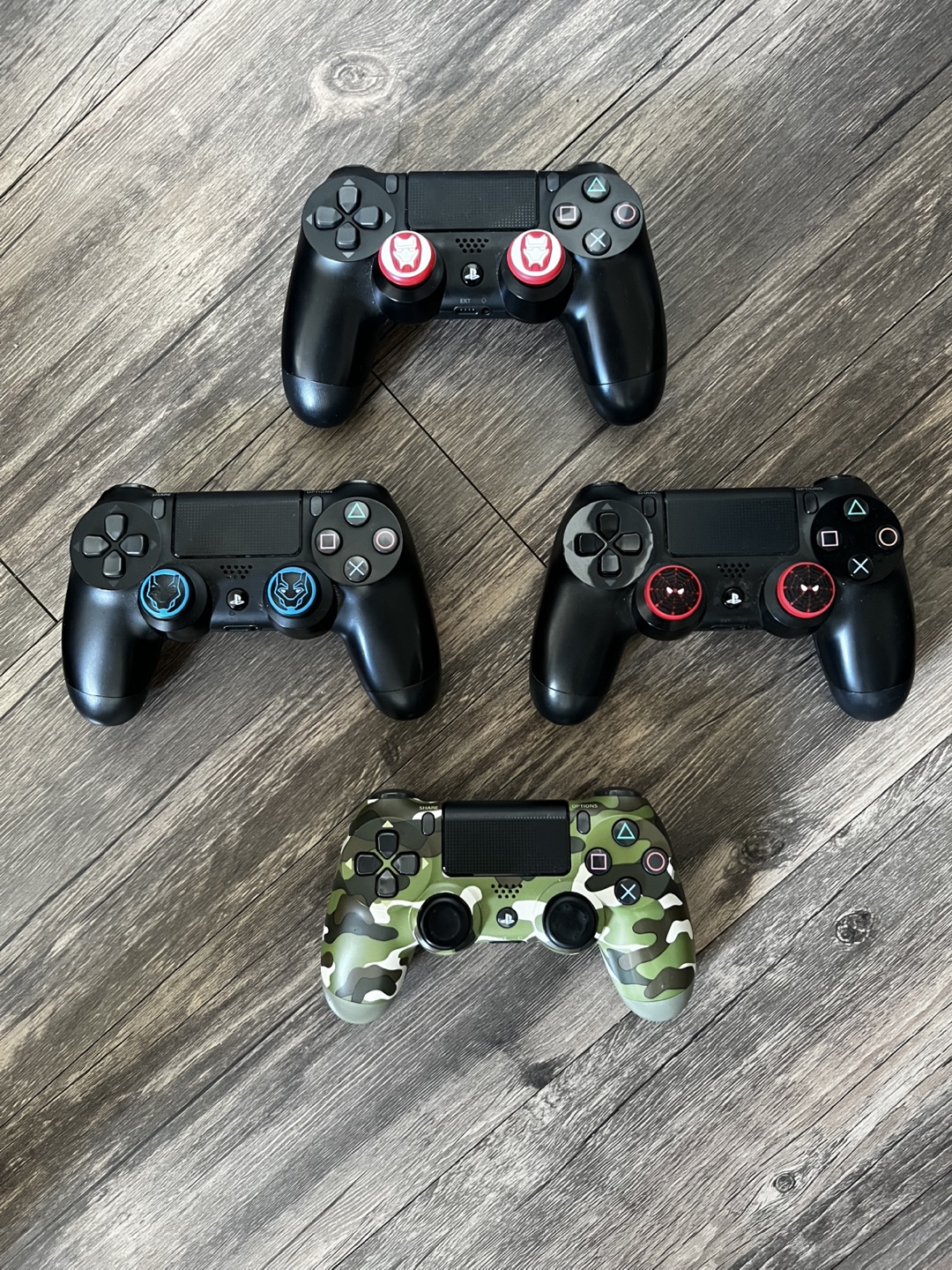 PS4 Pro + 4 Controllers + Carrying Case + Fifa 22 - photo 2