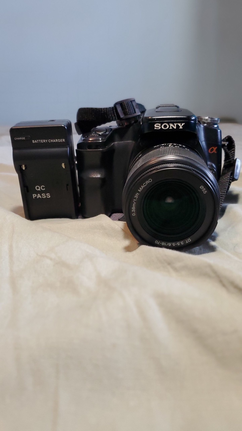 Sony DSLR-A100 Camera, (GREAT CONDITION)