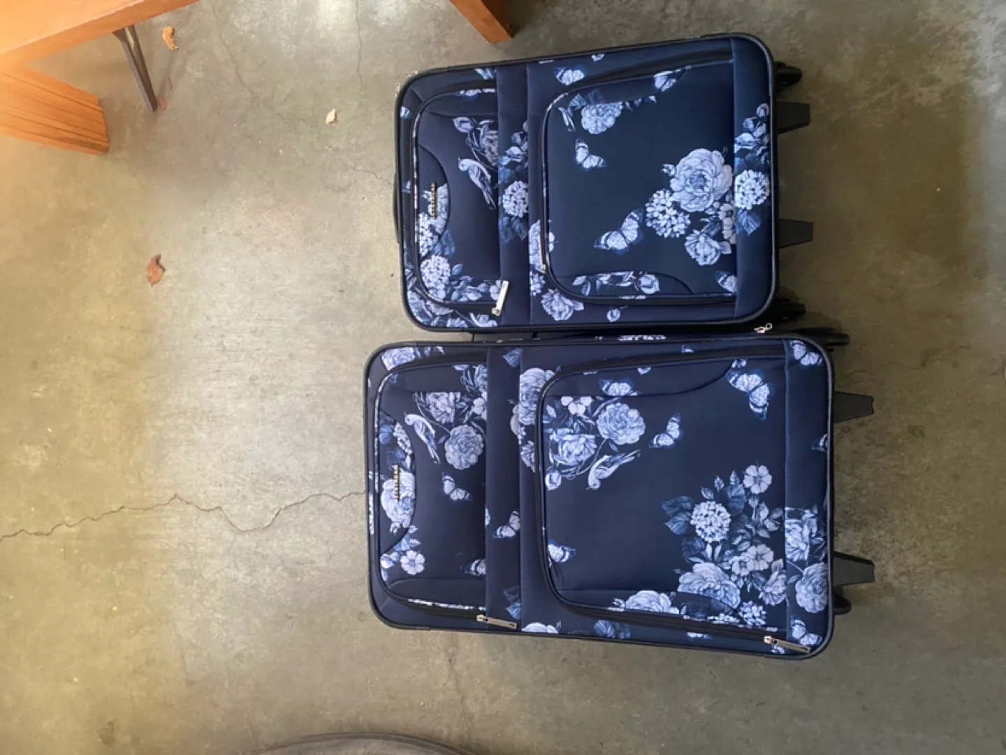Set of 2 Luggage thumbnail