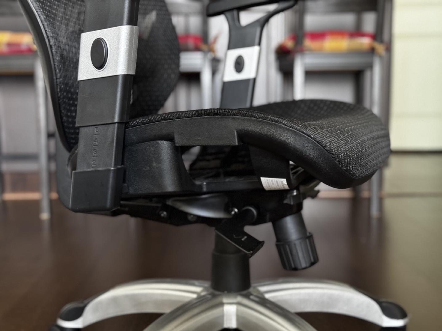 Black Mesh Office Chair - photo 3