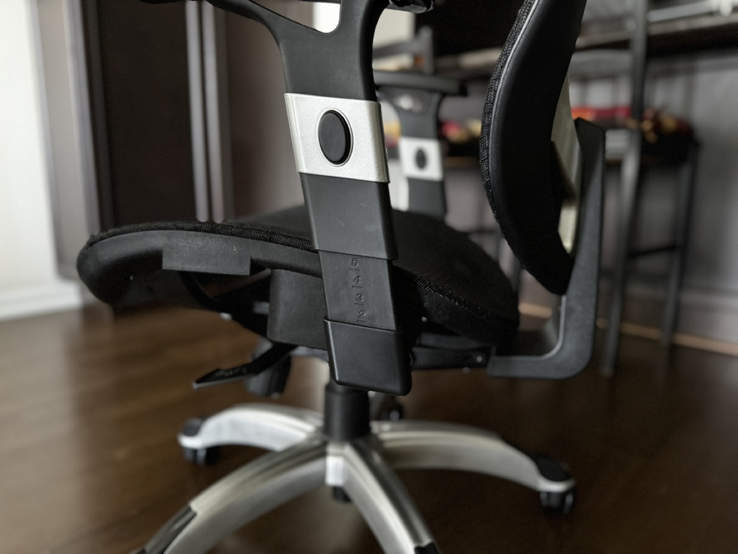 Black Mesh Office Chair - photo 4