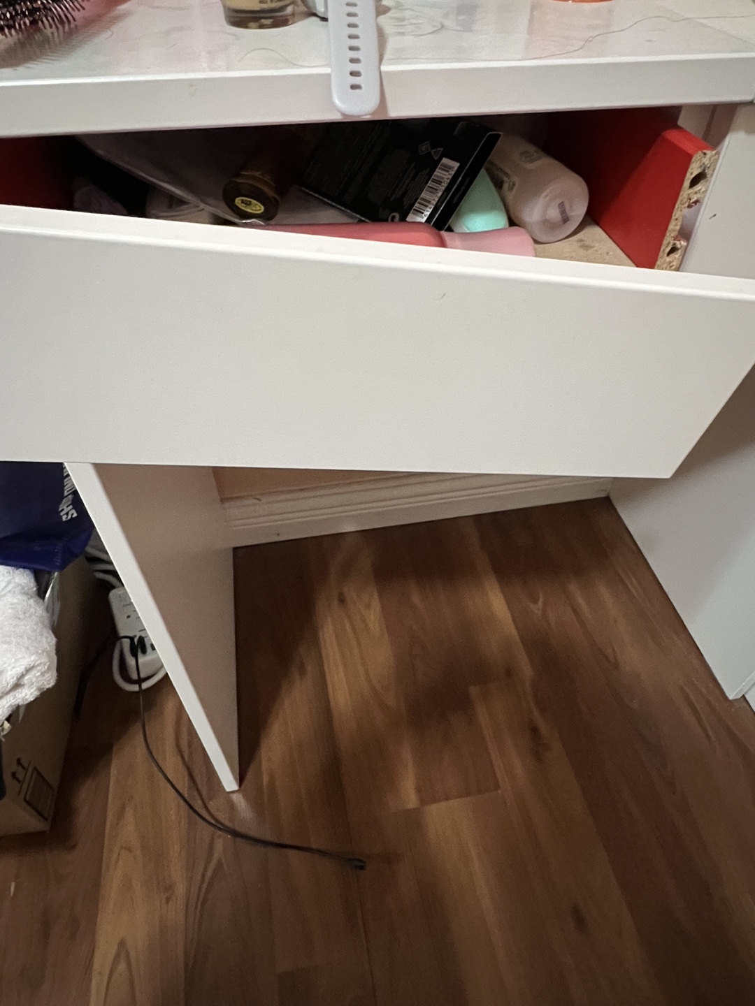 FREE! White Vanity Table with Mirror - photo 2