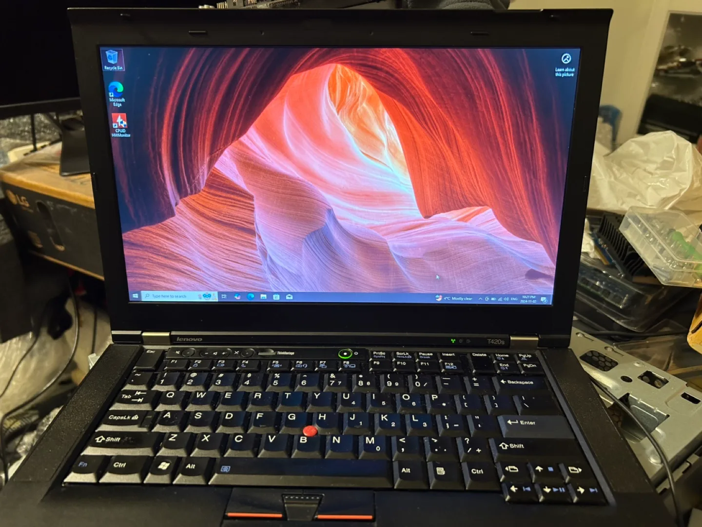 Lenovo ThinkPad T420s Laptop, i5-2520M, 6GB RAM, 256GB SSD thumbnail