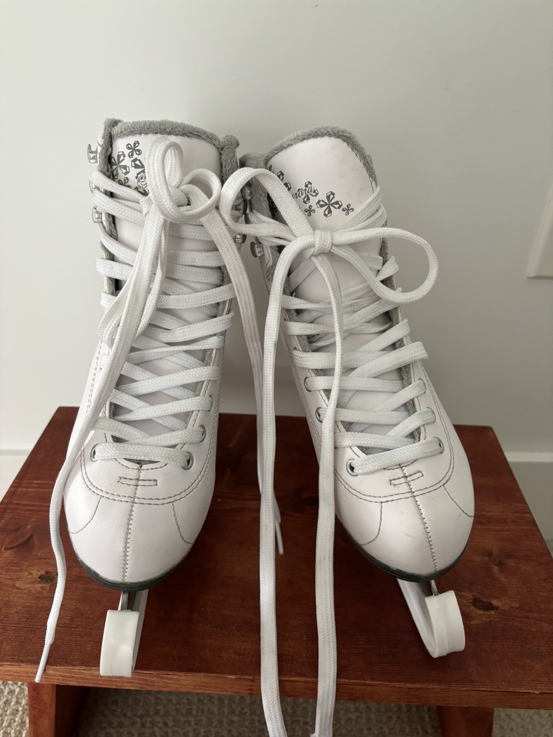 Bladerunner Figure Skates Size 6 - photo 2